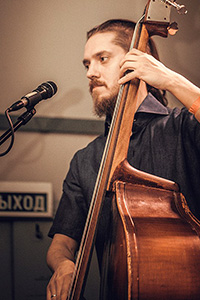 Янг Курзанов, контрабас, бас-гитара